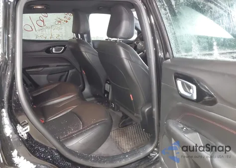 2025 Jeep Compass Trailhawk 4X4 из США, поврежденный, VIN 3C4NJDDN2ST622055